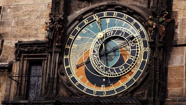 Prague Astronomical Clock Ismét alapkamatot emelt a Cseh Nemzeti Bank és rontotta a cseh gazdasági növekedés idei, illetve jövő évre szóló előrejelzését. AzÜzlet.hu