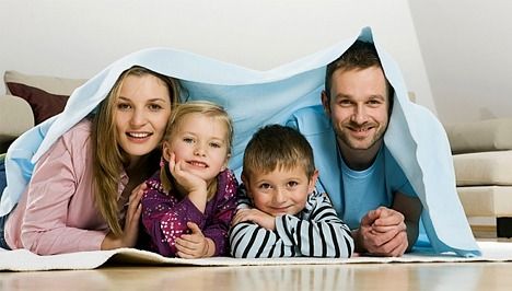 családi-otthon-támogatás A kétgyerekes családok is csokosok lettek. Mit mondanak az ingatlanforgalmazók? AzÜzlet.hu/Kép: magyarok.ie