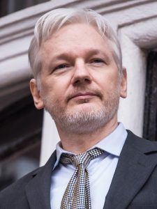 Julian Assange  AzÜzlet.hu