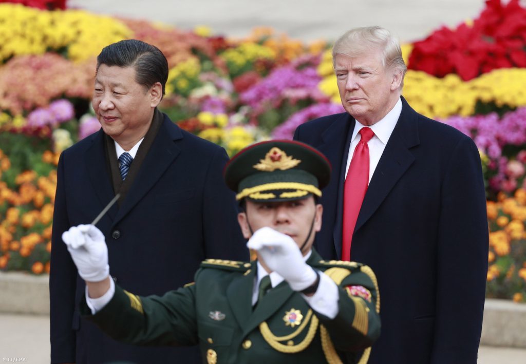 Hszi Csin-ping és Donald Trump a 2017-es pekingi találkozójukon. Kép: Hszinhua/MTI/EPA. azüzlet.hu