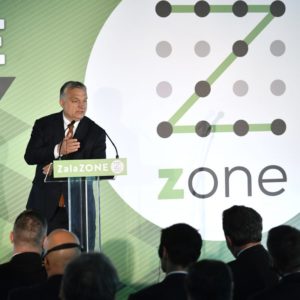 A tesztpálya 45 milliárd forintos kormánytámogatással épült fel - mondta Orbán Viktor. Kép: MTI/Szigetváry Zsolt. azüzlet.hu