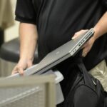 Októberben az előző év azonos időszakához mérten 2,7 százalékkal mérséklődött, az előző hónaphoz képest 0,5 százalékkal bővült az ipari termelés