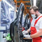 SH: októberben az előző év azonos időszakához mérten 2,7 százalékkal mérséklődött, az előző hónaphoz képest 0,5 százalékkal bővült az ipari termelés