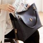 A politikai hatalom új szimbóluma: a „Sanae Tote” táska, amely meghódította Japánt