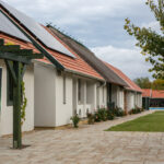 Mérföldkő a falusi turizmusban – átadták a 2000. napraforgós Nemzeti Tanúsító Védjegyet Tiszabábolnán