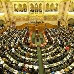 Elfogadta a 14. havi nyugdíj bevezetéséről szóló jogszabályt az Országgyűlés